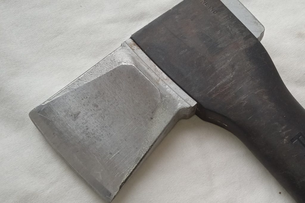 fejsze-balta-szekerce-tomahawk-bard-elezes-koszorules-miskolc